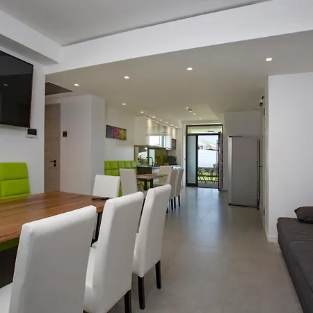 Rita Pool & マスカルチーア