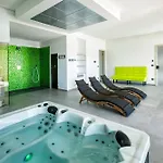 Rita Pool & Homestay *
