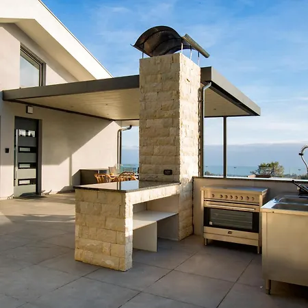 Homestay Rita Pool & *