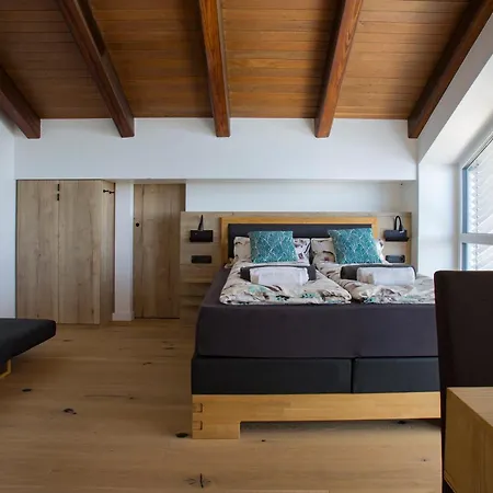 Rita Pool & Homestay Mascalucia