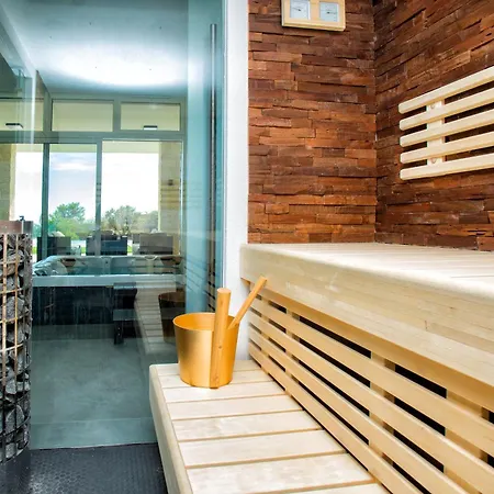 Rita Pool & בית אירוח *