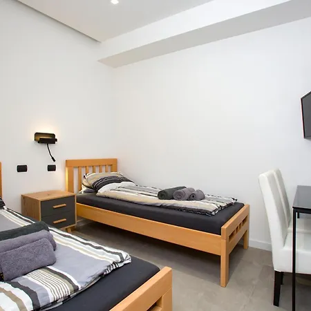 Homestay Rita Pool & Mascalucia