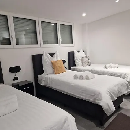 Rita Pool & Homestay Mascalucia