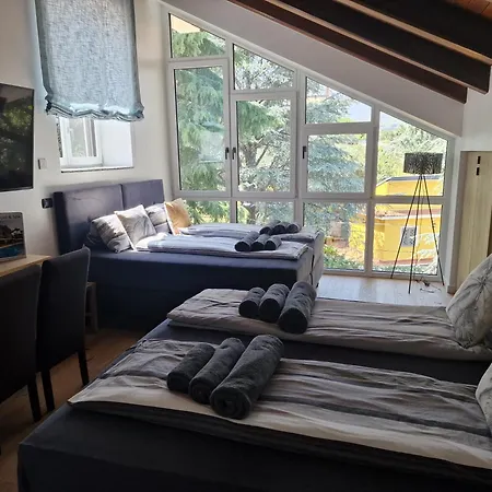 Rita Pool & מאסקלוצ'יה