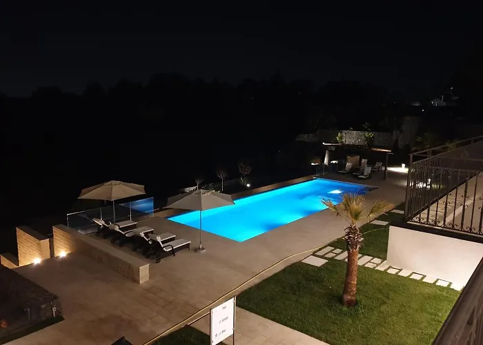 Rita Pool & Homestay