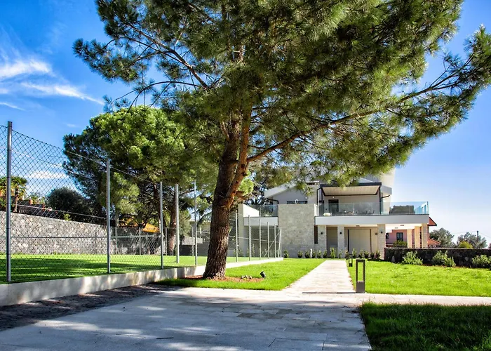 Rita Pool & Mascalucia