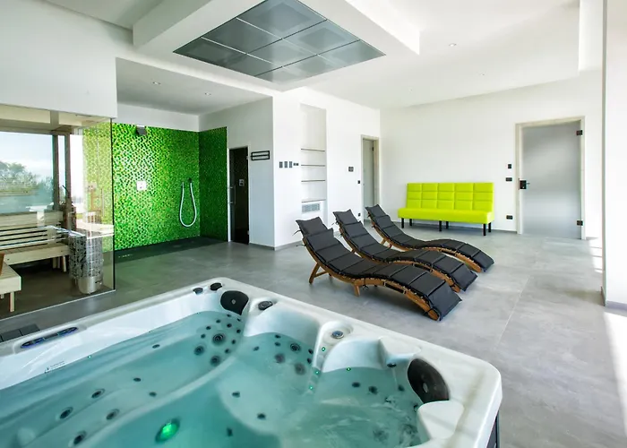 Rita Pool & Privat bolig *