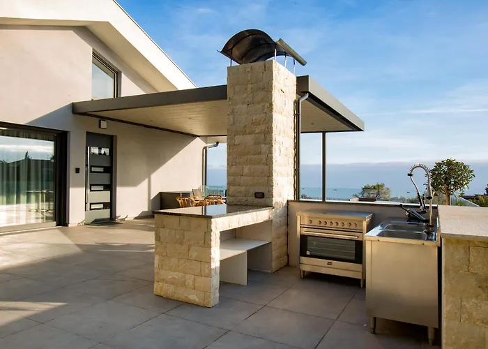 Homestay Rita Pool & *