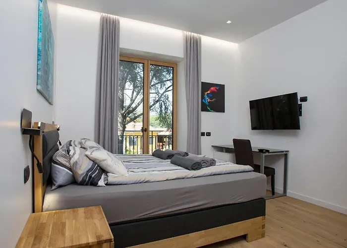 Rita Pool & * Mascalucia