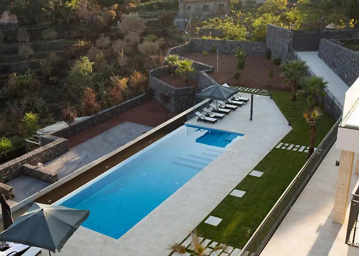 Homestay Rita Pool & Mascalucia