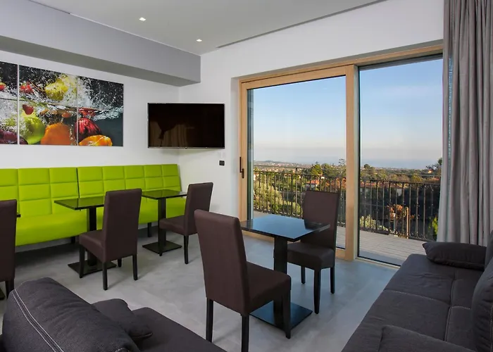 Homestay Rita Pool & *