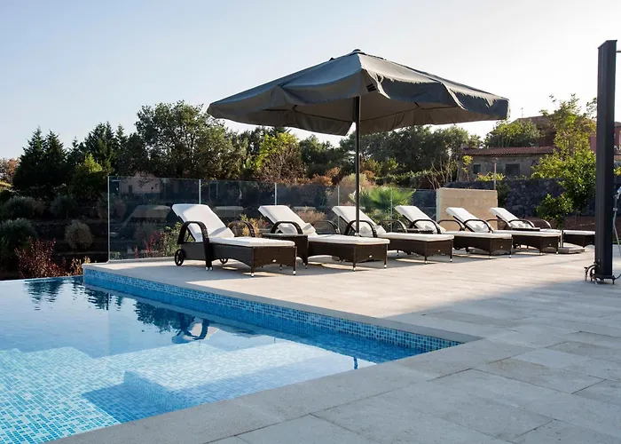 Rita Pool & Homestay *