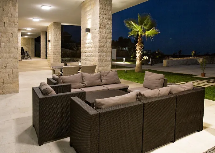 Rita Pool & Privat bolig *