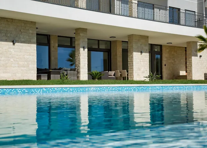 Rita Pool & * Mascalucia